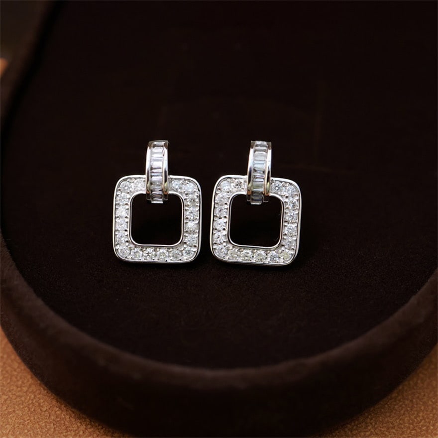 14k Gold 0.50 Ct Natural H Diamond Earrings: Ref:231064048 // gold content:14k gold // main gemstone:diamond // shape:multiply // carat weight:0. 50ct // clarity grade:vs-si // color:h // treatment:natural // Low Estimate: 2600Condition: