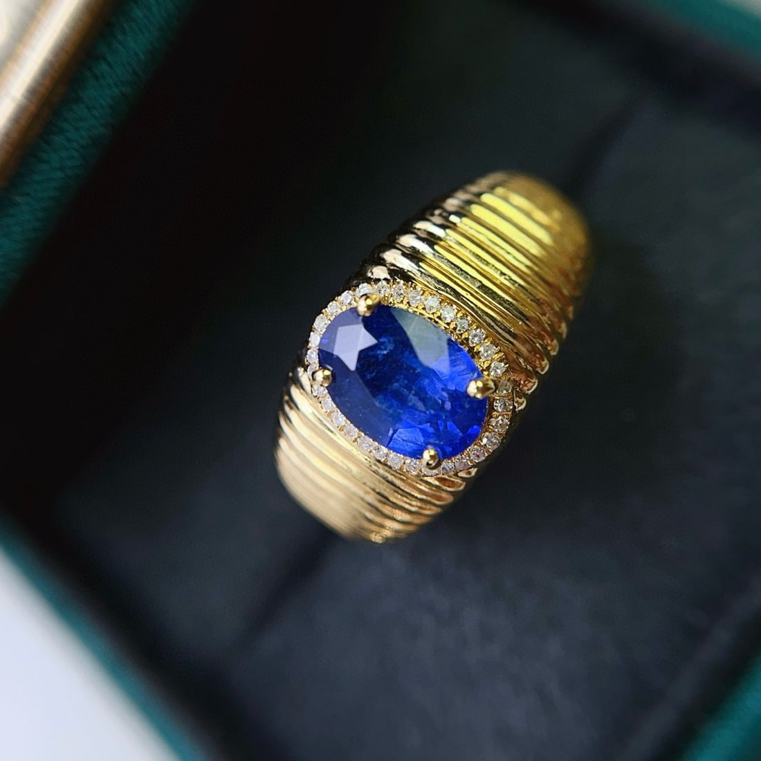 14k Gold 1.60 Ct Natural Sapphire & Diamond Ring: Ref:231064057 // gold content:14k gold // ring size:7. 25us // // main gemstone:sapphire // shape:oval // carat weight:1. 60ct // color:blue // treatment:natural // // adjacent gemstone 2 : diamond //