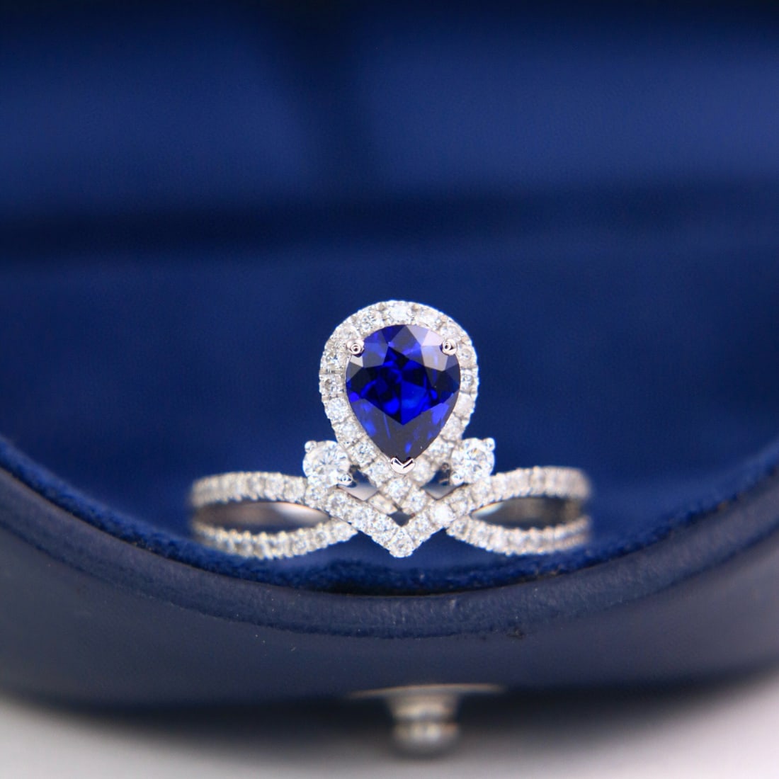 14k Gold 1.53 Ctw Natural Sapphire & Diamond Ring: Ref:231064067 // gold content:14k gold // ring size:7. 25us // // main gemstone:sapphire // shape:pear // carat weight:1. 09ct // color:royal blue // treatment:natural // // adjacent gemstone 2 :