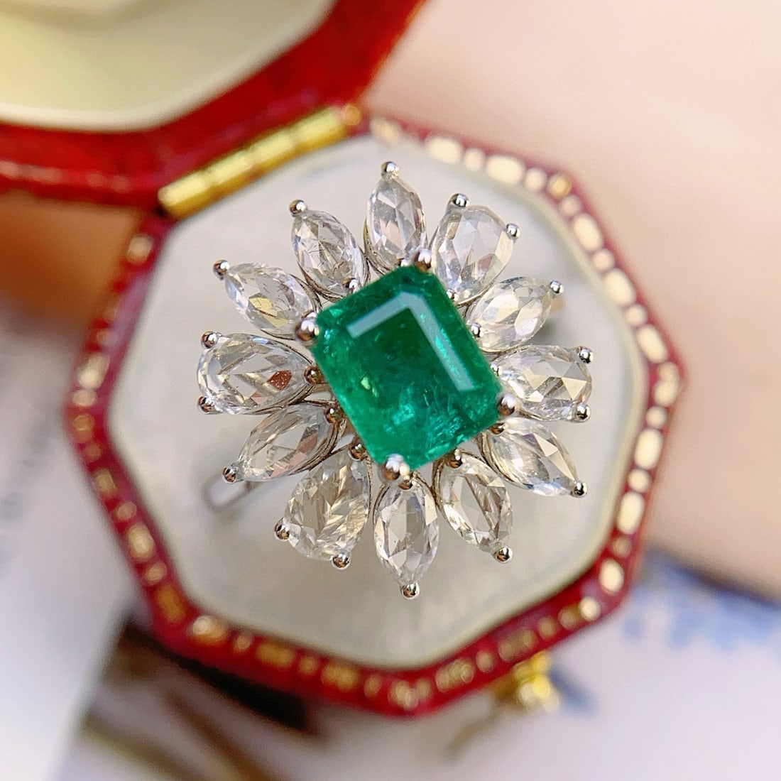 14k Gold 1.55 Ct Natural Emerald & Sapphire Ring: Ref:231064072 // gold content:14k gold // ring size:7. 25us // // main gemstone:emerald // shape:octagonal // carat weight:1. 55ct // color:green // treatment:natural // // adjacent gemstone 2 :
