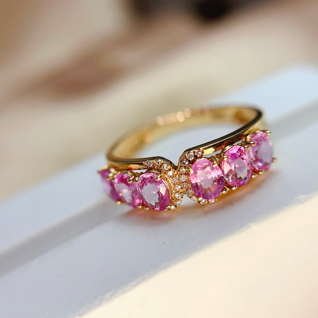 14k Gold 2.00 Ct Natural Sapphire & Diamond Ring: Ref:231064074 // gold content:14k gold // ring size:7. 25us // // main gemstone:sapphire // shape:oval // carat weight:2. 00ct // color:pink // treatment:natural // // adjacent gemstone 2 :