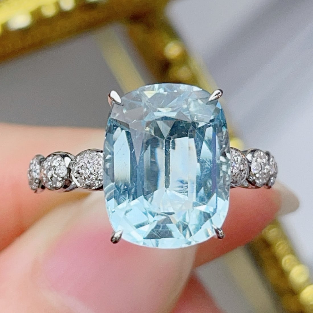14k Gold 4.72 Ctw Natural Aquamarine & Diamond Ring: Ref:231064088 // gold content:14k gold // ring size:7. 25us // // main gemstone:aquamarine // shape:cushion // carat weight:4. 55ct // color:blue // treatment:natural // // adjacent gemstone 2 :