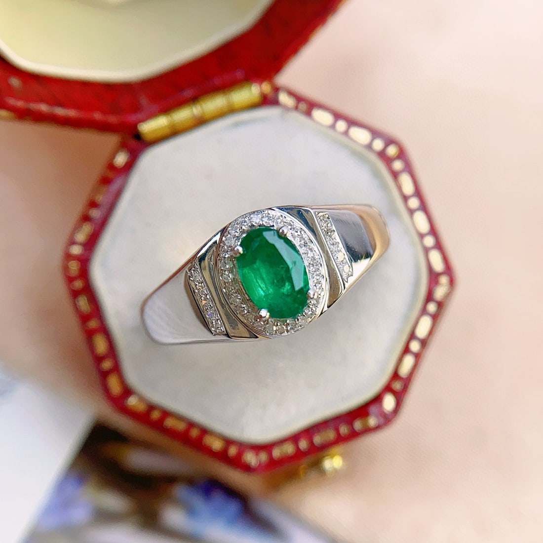 14k Gold 0.55 Ct Vivid Green Natural Emerald & Diamond Ring: Ref:231064090 // gold content:14k gold // ring size:7. 25us // // main gemstone:emerald // shape:oval // carat weight:0. 55ct // color:vivid green // treatment:natural // // adjacent gemstone 2 :
