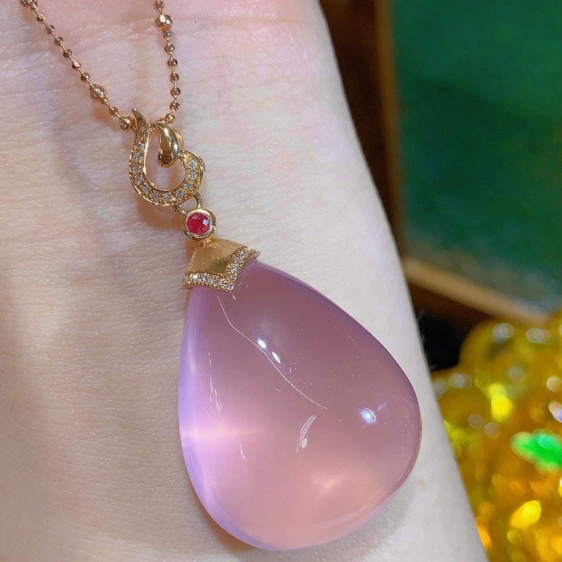 14k Gold 10.45 Ct Natural Rose Quartz & Diamond Pendant( Without Chain ): Ref:231064094 // gold content:14k gold // main gemstone:rose quartz // shape:pear // carat weight:10. 45ct // color:pink // treatment:natural // // adjacent gemstone 2 : diamond // number of