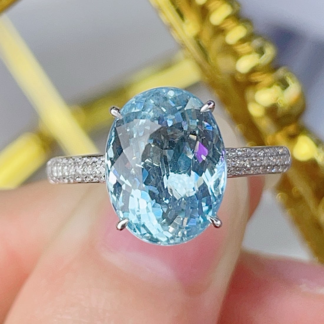 14k Gold 5.49 Ctw Natural Aquamarine & Diamond Ring: Ref:231064114 // gold content:14k gold // ring size:7. 25us // // main gemstone:aquamarine // shape:oval // carat weight:5. 3ct // color:santa maria color // treatment:natural // // adjacent gemstone