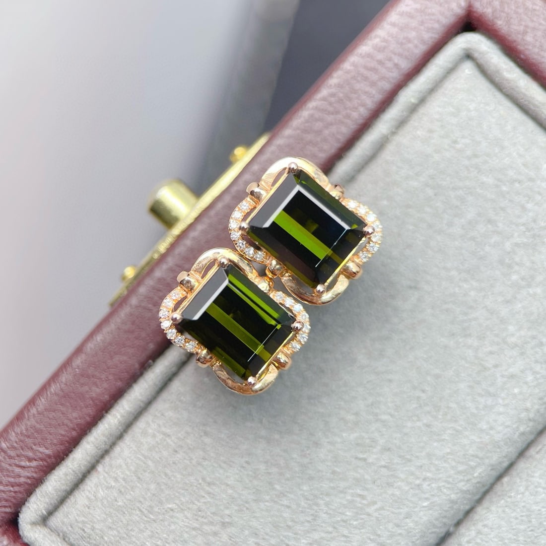 14k Gold 4.48 Ctw Natural Tourmaline & Diamond Earrings: Ref:231064117 // gold content:14k gold // main gemstone:tourmaline // shape:octagonal // carat weight:4. 4ct // color:green // treatment:natural // // adjacent gemstone 2 : diamond // number of