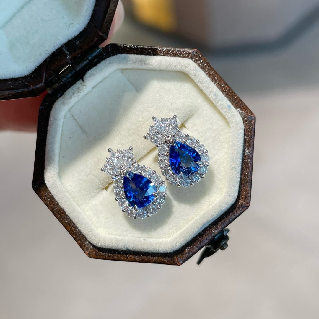 14k Gold 1.1 Ct Natural Sapphire & Diamond Earrings: Ref:231064118 // gold content:14k gold // main gemstone:sapphire // shape:pear // carat weight:1. 1ct // color:blue // treatment:natural // // adjacent gemstone 2 : diamond // shape:multiply //