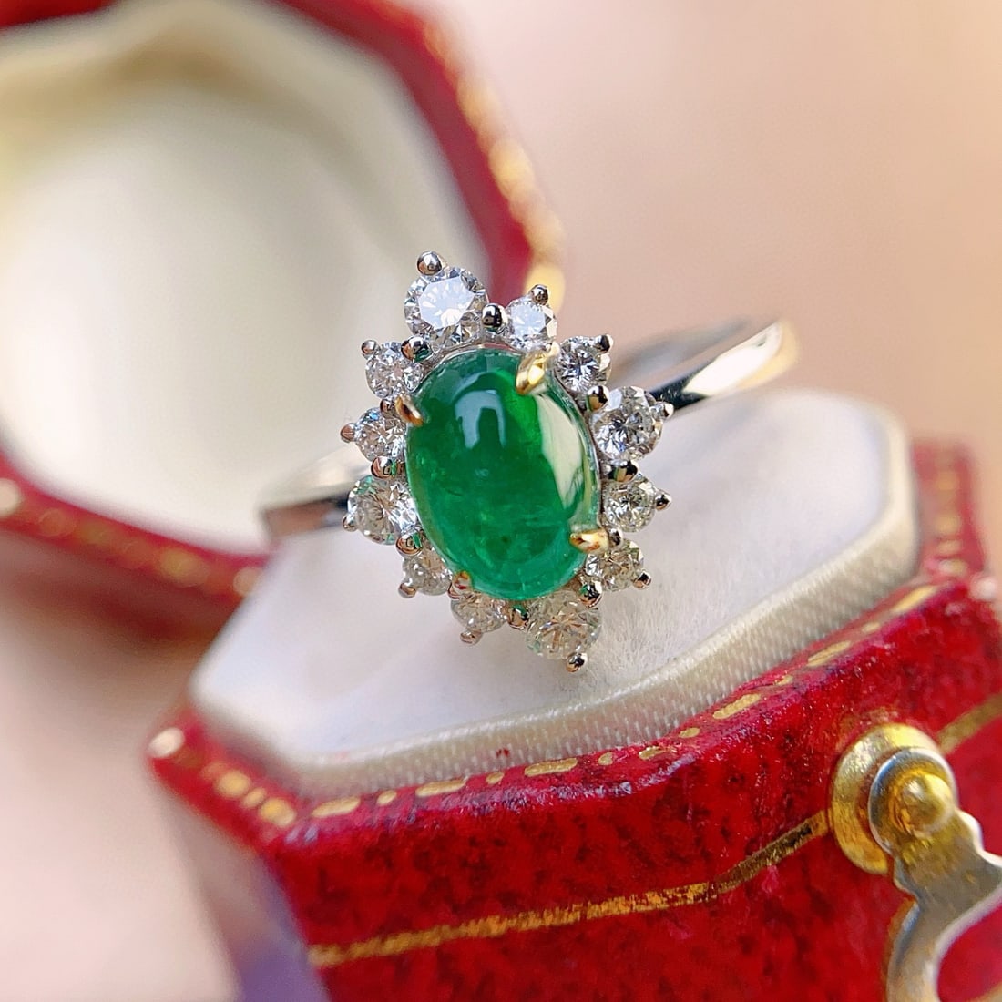 14k Gold 1.00 Ct Natural Emerald & Diamond Ring: Ref:231064122 // gold content:14k gold // ring size:7. 25us // // main gemstone:emerald // shape:oval // carat weight:1. 00ct // color:green // treatment:natural // // adjacent gemstone 2 : diamond //