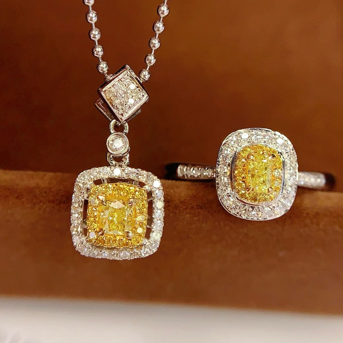 14k Gold 0.52 Ct Natural Yellow Diamond & Diamond Jewelry Set - 2