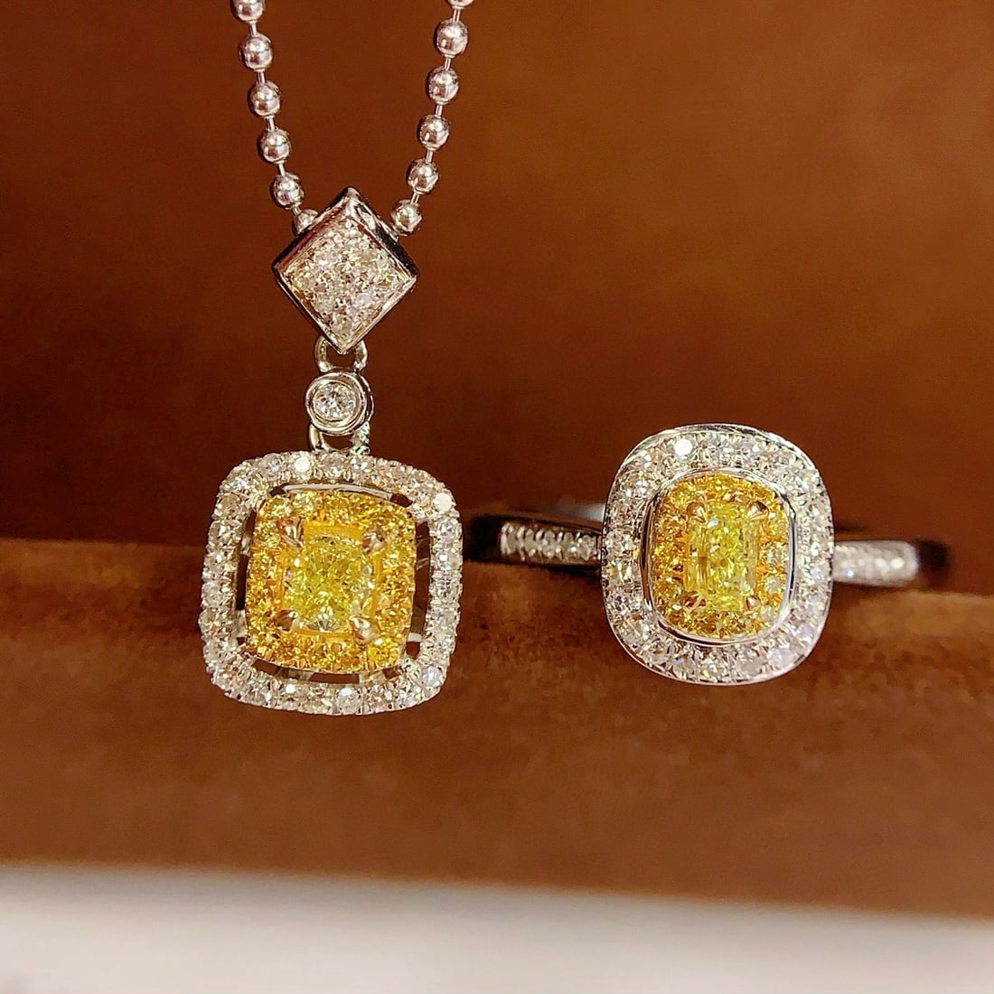 14k Gold 0.52 Ct Natural Yellow Diamond & Diamond Jewelry Set - 3