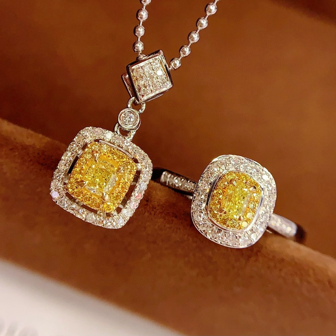 14k Gold 0.52 Ct Natural Yellow Diamond & Diamond Jewelry Set - 4