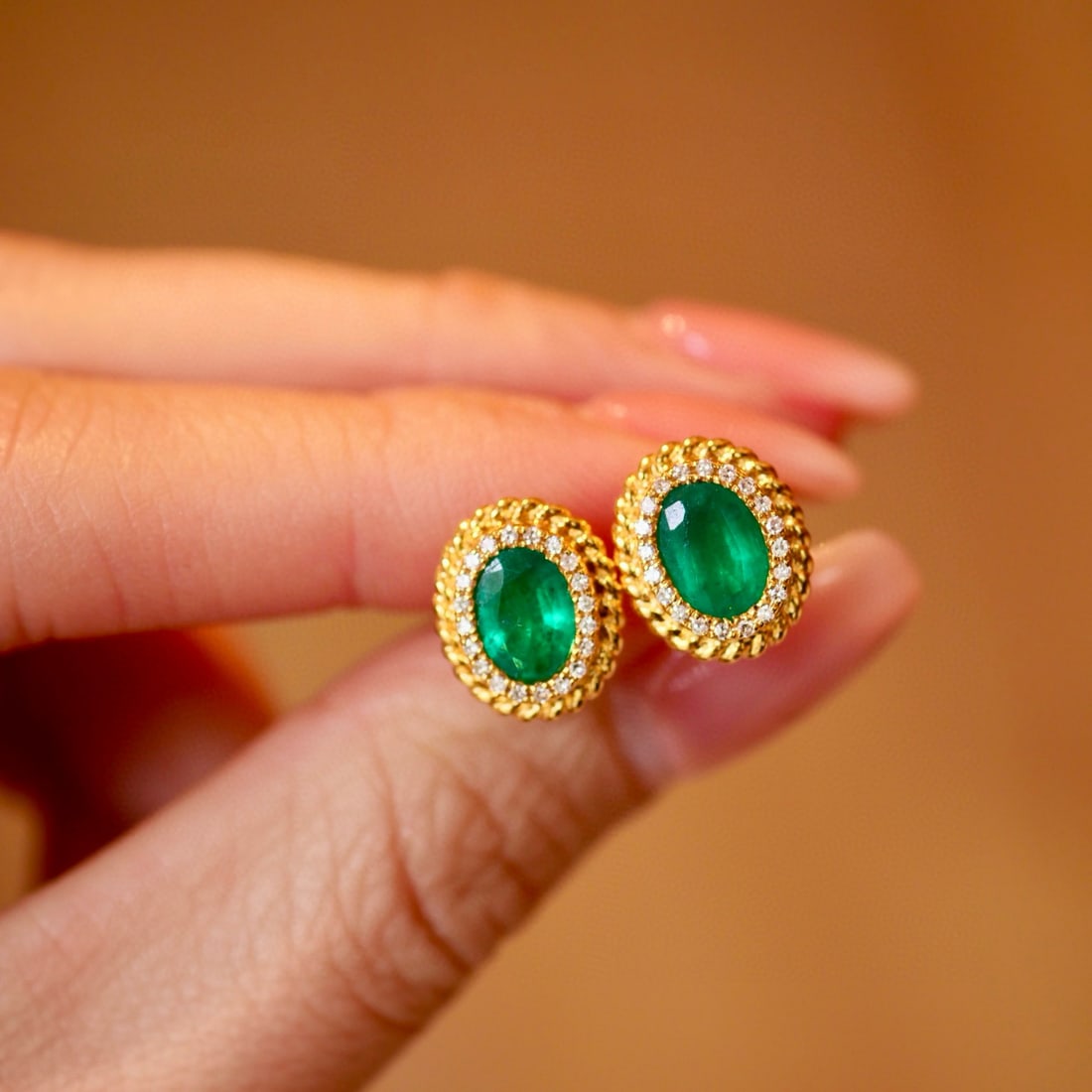 14k Gold 1.58 Ctw Vivid Green Natural Emerald & Diamond Earrings: Ref:231064155 // gold content:14k gold // main gemstone:emerald // shape:oval // carat weight:1. 4ct // color:vivid green // treatment:natural // // adjacent gemstone 2 : diamond // shape:round //