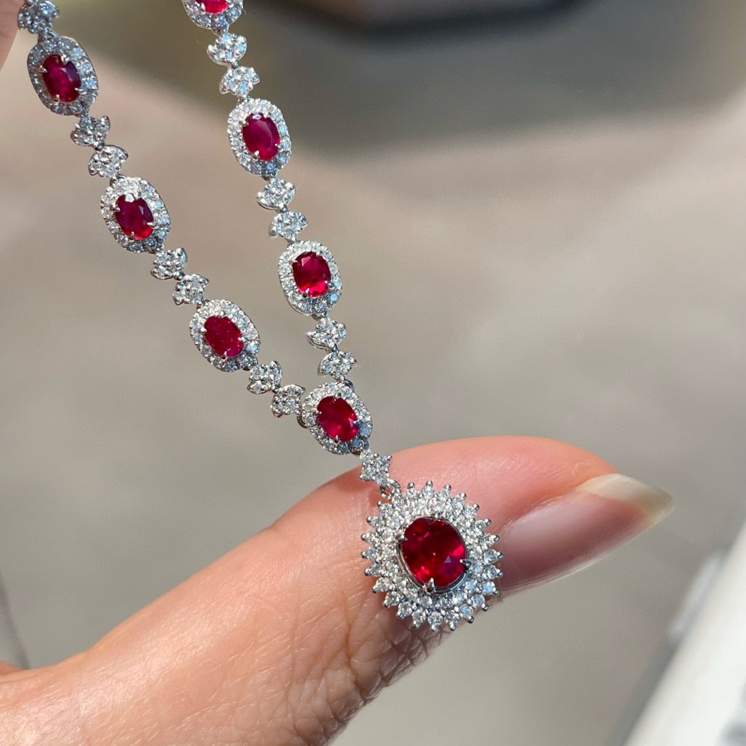 14k Gold 1.67 Ct Natural Ruby & Diamond Necklace: Ref:231064161 // gold content:14k gold // main gemstone:ruby // shape:oval // carat weight:1. 67ct // color:red // treatment:natural // // adjacent gemstone 2 : diamond // shape:round // clarity