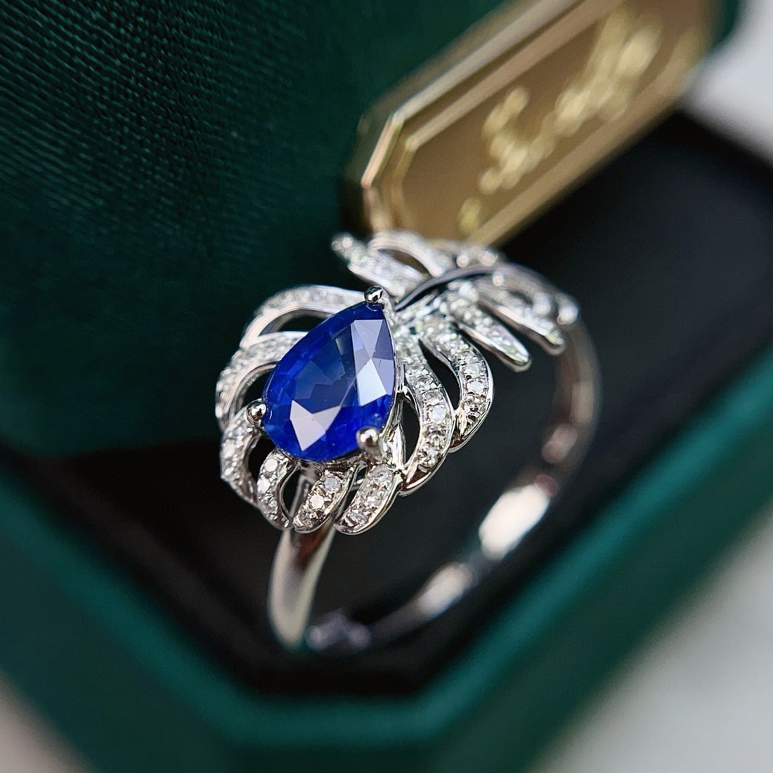 14k Gold 1.00 Ct Vivid Blue Natural Sapphire & Diamond Ring - 2