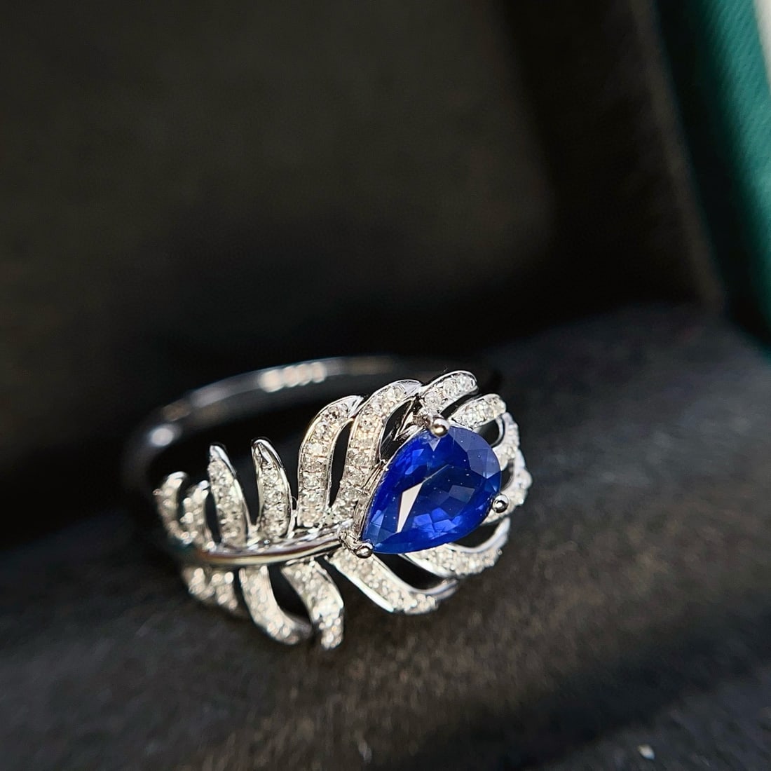 14k Gold 1.00 Ct Vivid Blue Natural Sapphire & Diamond Ring - 3