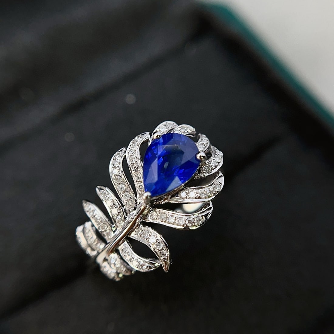 14k Gold 1.00 Ct Vivid Blue Natural Sapphire & Diamond Ring - 4