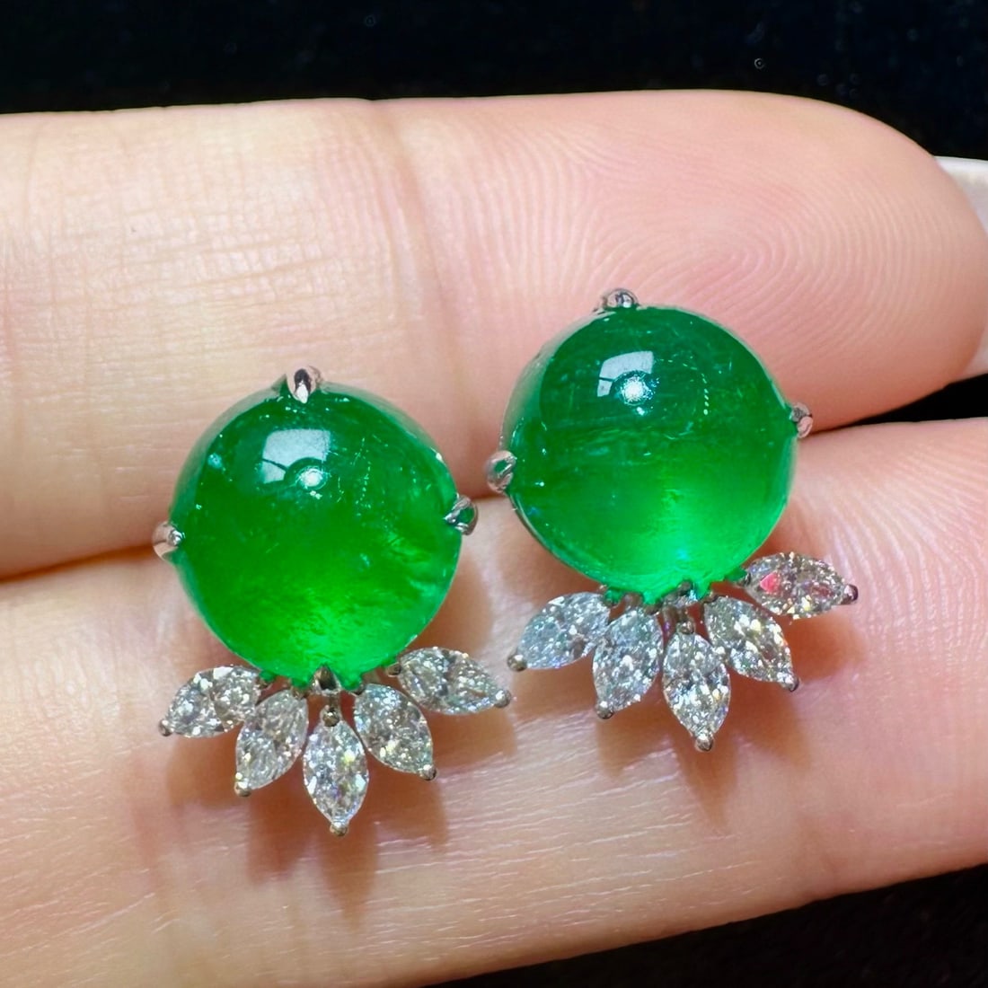 14k Gold 6.55 Ctw Vivid Green Natural Emerald & Diamond Earrings: Ref:231064211 // gold content:14k gold // main gemstone:emerald // shape:round // carat weight:6. 01ct // color:vivid green // treatment:natural // cut grade:g // // adjacent gemstone 2 : diamond