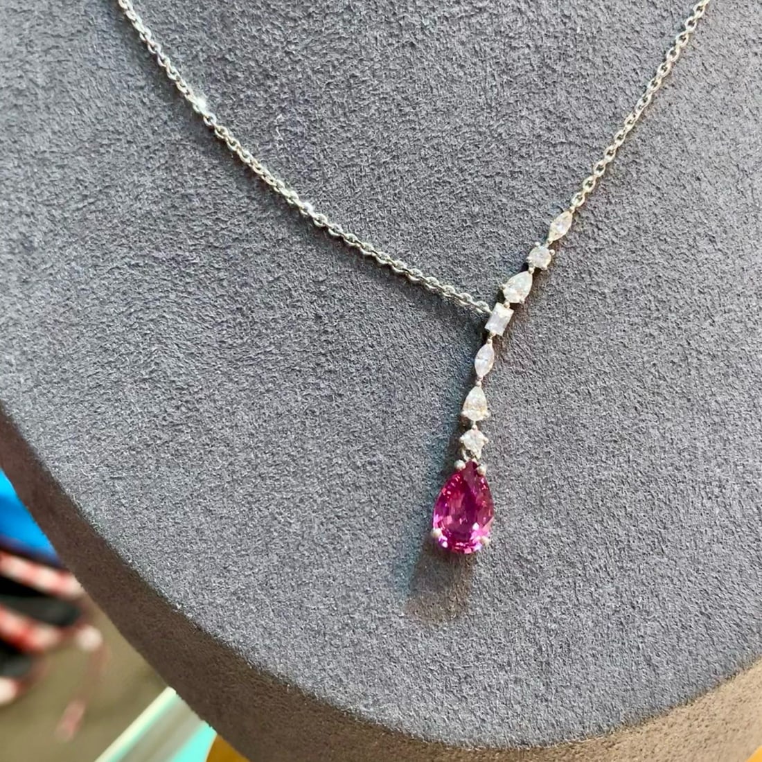 14k Gold 1.92 Ctw Natural Sapphire & Diamond Necklace: Ref:231064216 // gold content:14k gold // main gemstone:sapphire // shape:pear // carat weight:1. 51ct // color:pink // treatment:natural // // adjacent gemstone 2 : diamond // shape:multiply // carat