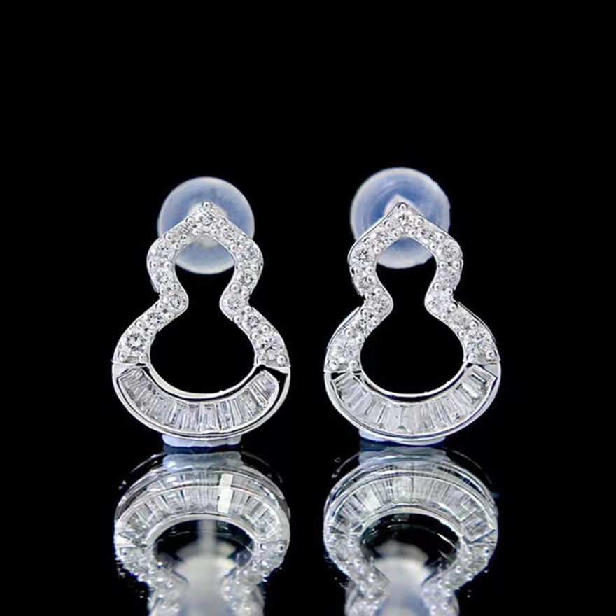 14k Gold 0.38 Ct Natural H Diamond Earrings: Ref:231064236 // gold content:14k gold // main gemstone:diamond // shape:multiply // carat weight:0. 38ct // clarity grade:vs-si // color:h // treatment:natural // High Estimate: 3000Condition: