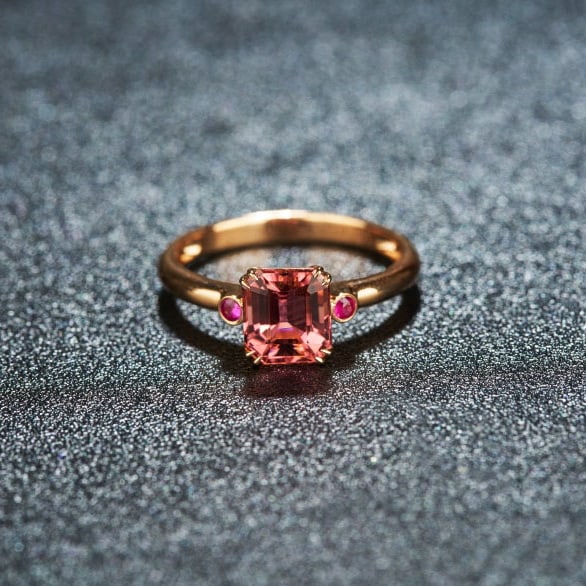 14k Gold 1.73 Ct Natural Tourmaline & Ruby Ring: Ref:231064241 // gold content:14k gold // ring size:7. 25us // // main gemstone:tourmaline // shape:octagonal // carat weight:1. 73ct // color:red // treatment:natural // // adjacent gemstone 2 :