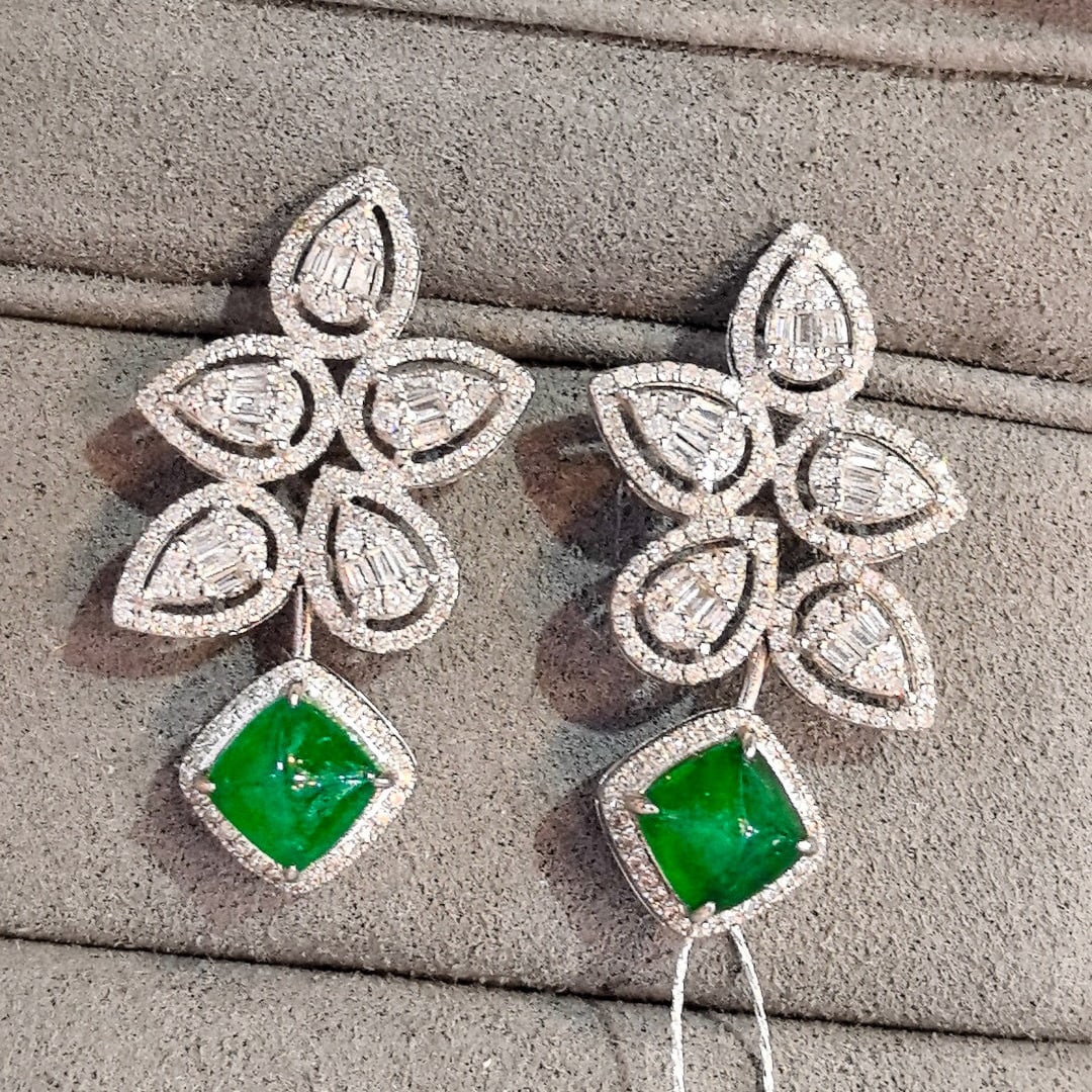 14k Gold 2.78 Ctw Vivid Green Natural Emerald & Diamond Earrings: Ref:231064259 // gold content:14k gold // main gemstone:emerald // shape:sugar-loaf // carat weight:1. 88ct // color:vivid green // treatment:natural // // adjacent gemstone 2 : diamond //
