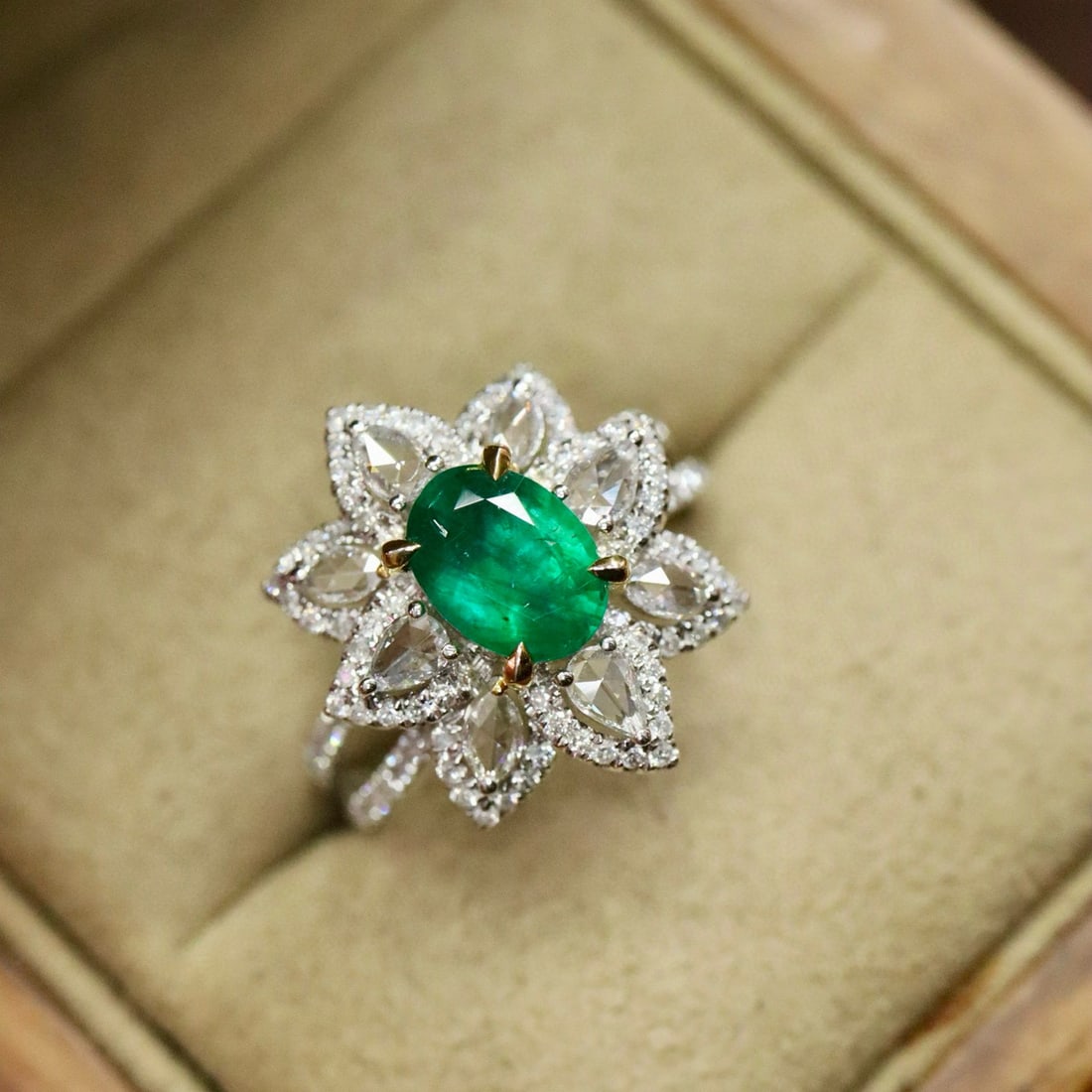 14k Gold 1.86 Ctw Vivid Green Natural Emerald & Diamond Ring: Ref:231064262 // gold content:14k gold // ring size:7. 25us // // main gemstone:emerald // shape:oval // carat weight:1. 06ct // color:vivid green // treatment:natural // // adjacent gemstone 2 :