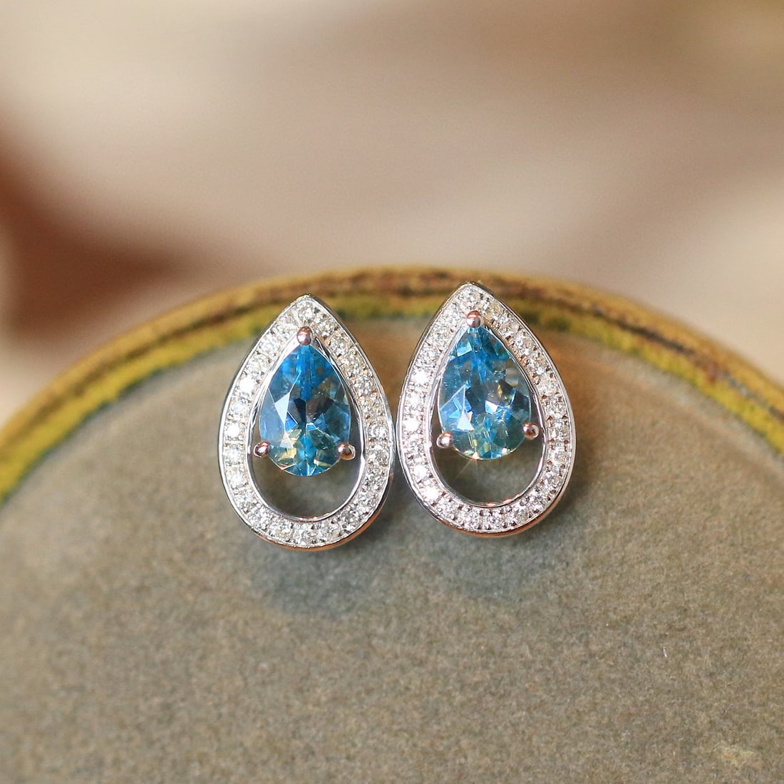 14k Gold 0.90 Ctw Natural Aquamarine & Diamond Earrings - 3