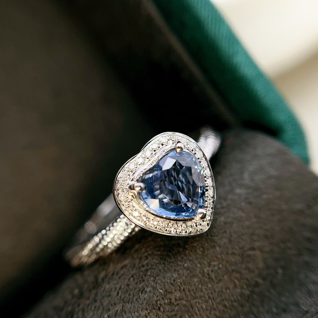 14k Gold 1.10 Ct Natural Sapphire & Diamond Ring: Ref:231064279 // gold content:14k gold // ring size:7. 25us // // main gemstone:sapphire // shape:heart // carat weight:1. 10ct // color:blue // treatment:natural // // adjacent gemstone 2 :