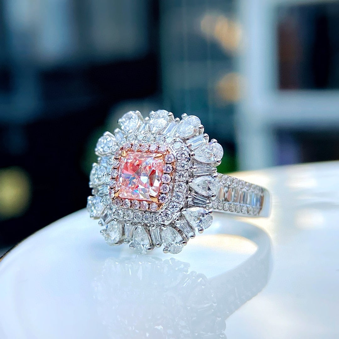 Gia Certified 14k Gold 2.78 Ctw Natural Pink Diamond & Diamond Ring/pendant( Without Chain ): Ref:231064289 // gold content:14k gold // ring size:7. 25us // // main gemstone:pink diamond // certified:gia // shape:radiant // carat weight:1. 01ct // clarity grade:vvs1 // color:pink //