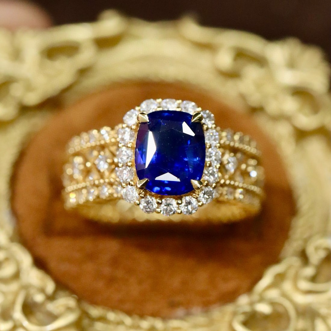 14k Gold 2.65 Ctw Vivid Blue Natural Sapphire & Diamond Ring: Ref:231064292 // gold content:14k gold // ring size:7. 25us // // main gemstone:sapphire // shape:cushion // carat weight:2. 1ct // color:vivid blue // treatment:natural // // adjacent gemstone 2 : di