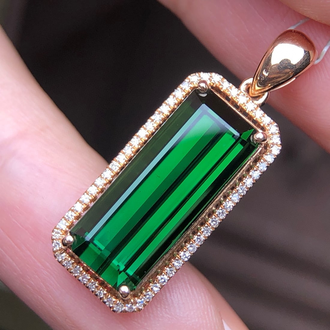 14k Gold 7.15 Ct Natural Tourmaline & Diamond Pendant( Without Chain ): Ref:231064295 // gold content:14k gold // main gemstone:tourmaline // shape:octagonal // carat weight:7. 15ct // color:green // treatment:natural // // adjacent gemstone 2 : diamond // number of stone