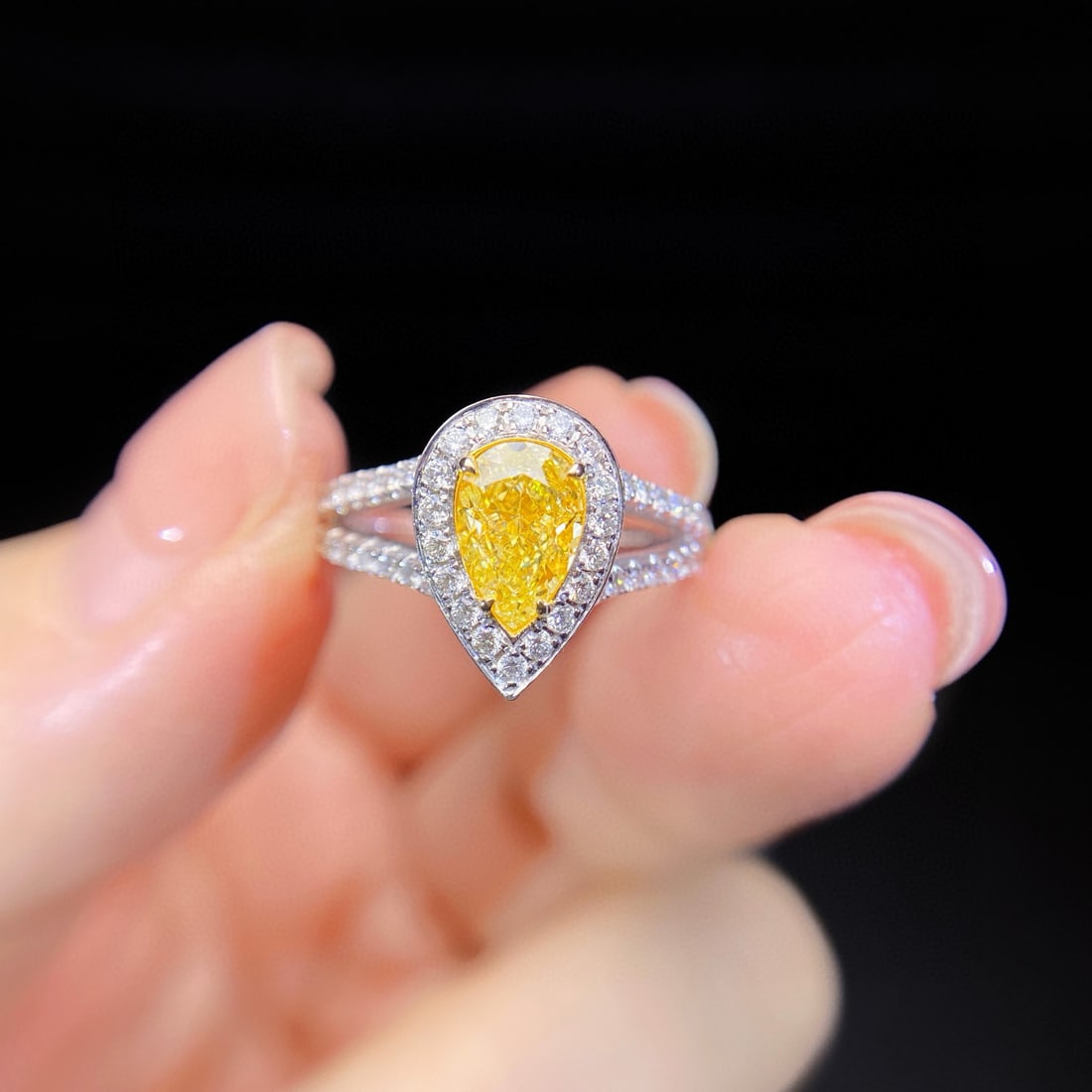Gia Certified 14k Gold 1.43 Ctw Natural Yellow Diamond & Diamond Ring: Ref:231064305 // gold content:14k gold // ring size:7. 25us // // main gemstone:yellow diamond // certified:gia // shape:pear // carat weight:1. 00ct // clarity grade:si2 // color:yellow //