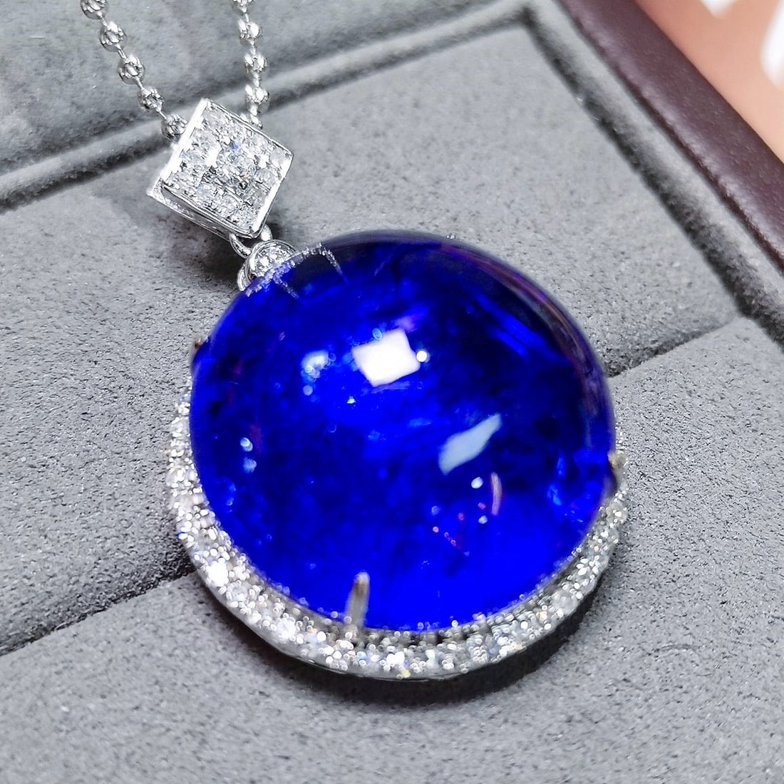 14k Gold 50.76 Ctw Natural Tanzanite & Diamond Pendant( Without Chain ): Ref:231064322 // gold content:14k gold // main gemstone:tanzanite // shape:round // carat weight:50. 08ct // color:blue // treatment:natural // cut grade:g // // adjacent gemstone 2 : diamond //