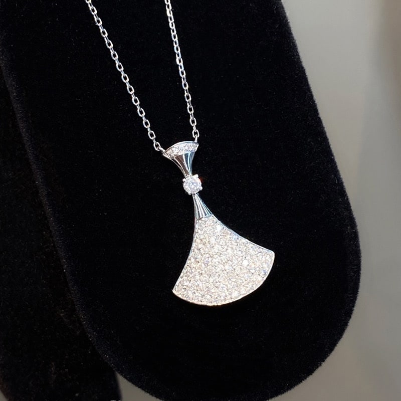 14k Gold 0.46 Ct Natural H Diamond Necklace: Ref:231064334 // gold content:14k gold // main gemstone:diamond // shape:round // carat weight:0. 46ct // clarity grade:vs-si // color:h // treatment:natural // cut grade:g // High Estimate: 5300Low