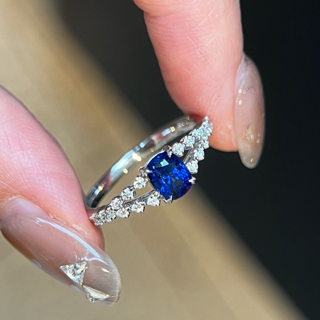 14k Gold 1.06 Ctw Natural Sapphire & Diamond Ring: Ref:231064338 // gold content:14k gold // ring size:7. 25us // // main gemstone:sapphire // shape:oval // carat weight:0. 89ct // color:blue // treatment:natural // // adjacent gemstone 2 :