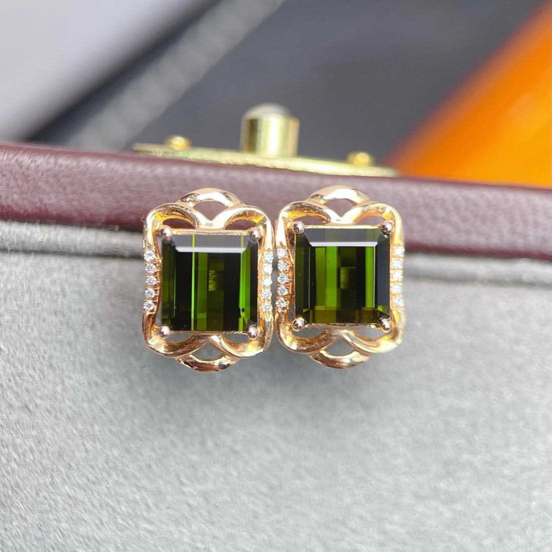 14k Gold 4.01 Ctw Natural Tourmaline & Diamond Earrings: Ref:231064363 // gold content:14k gold // main gemstone:tourmaline // shape:octagonal // carat weight:3. 95ct // color:green // treatment:natural // // adjacent gemstone 2 : diamond // number of