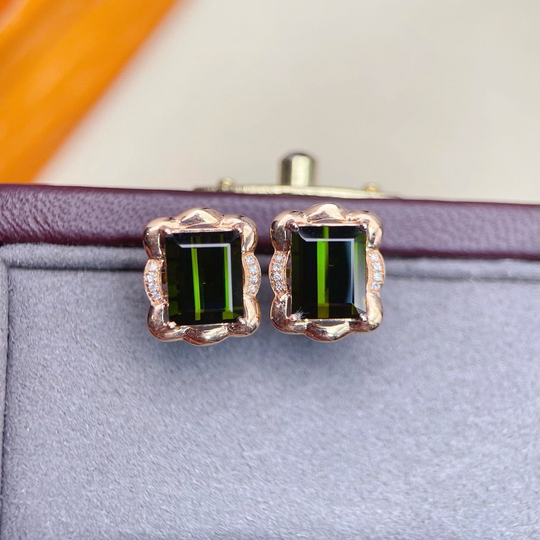 14k Gold 4.50 Ctw Natural Tourmaline & Diamond Earrings: Ref:231064379 // gold content:14k gold // main gemstone:tourmaline // shape:octagonal // carat weight:4. 45ct // color:green // treatment:natural // // adjacent gemstone 2 : diamond // number of