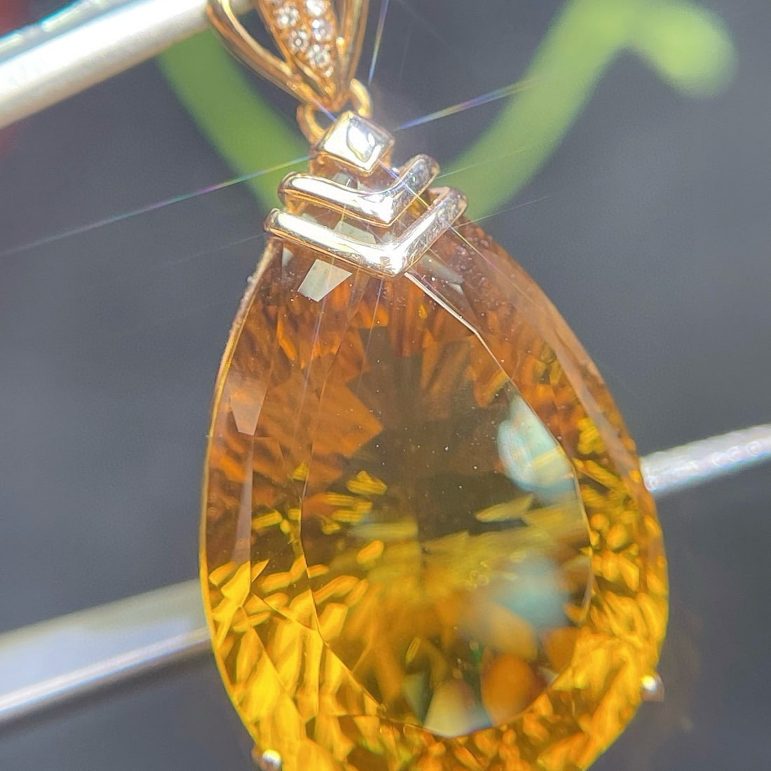14k Gold 22.57 Ct Natural Citrine & Diamond Pendant( Without Chain ): Ref:231064401 // gold content:14k gold // main gemstone:citrine // shape:pear // carat weight:22. 57ct // color:yellow // treatment:natural // // adjacent gemstone 2 : diamond // shape:round // clarit
