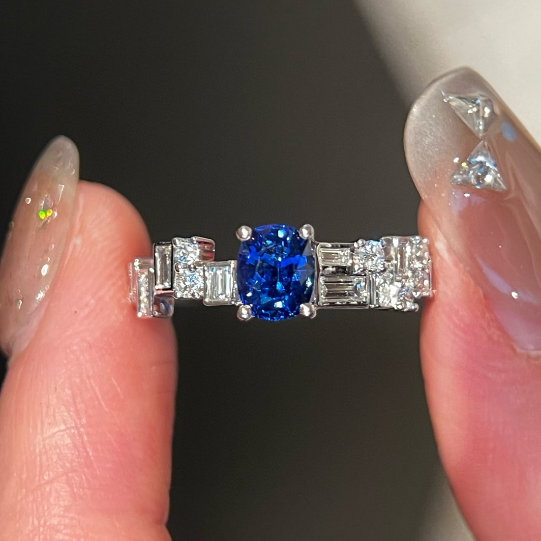 14k Gold 1.14 Ctw Natural Sapphire & Lab Grown Diamond Ring: Ref:231064405 // gold content:14k gold // ring size:7. 25us // // main gemstone:sapphire // shape:oval // carat weight:0. 78ct // color:blue // treatment:natural // // adjacent gemstone 2 : lab