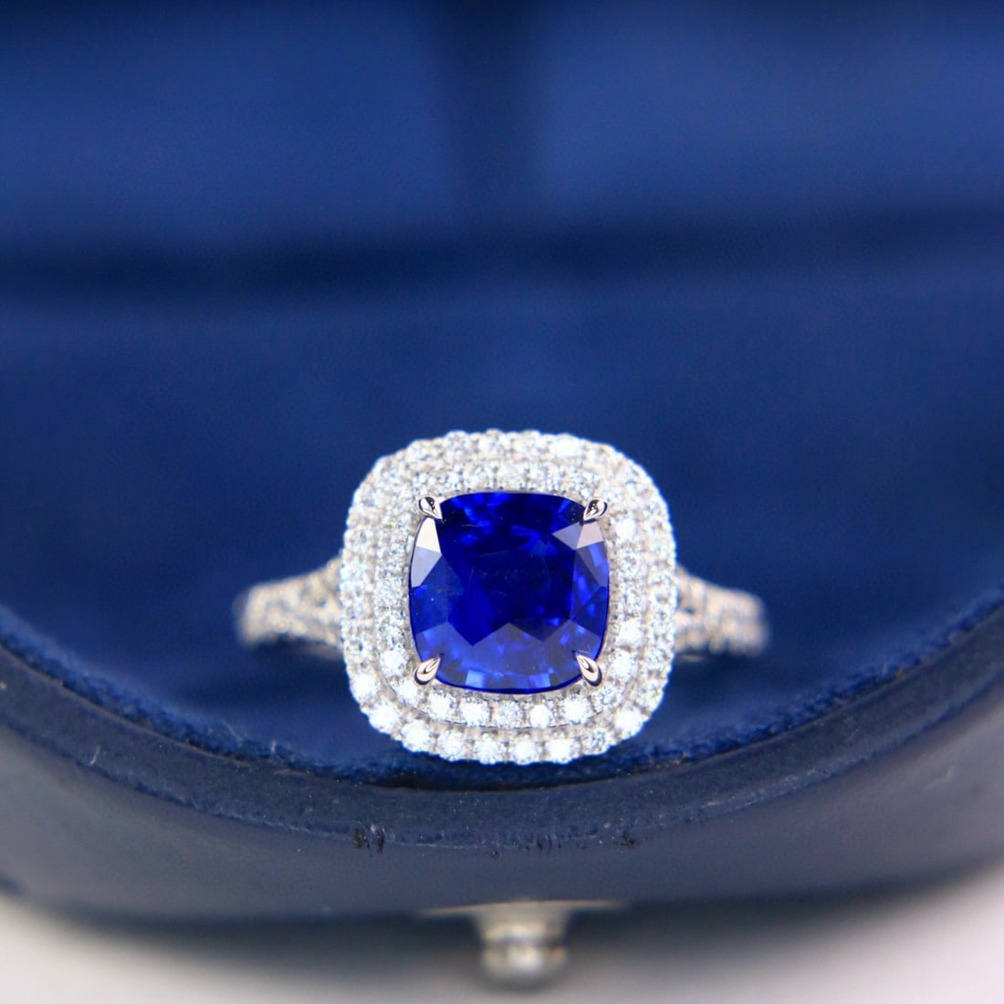 14k Gold 3.00 Ctw Natural Sapphire & Diamond Ring: Ref:231064412 // gold content:14k gold // ring size:7. 25us // // main gemstone:sapphire // shape:cushion // carat weight:2. 52ct // color:royal blue // treatment:natural // // adjacent gemstone 2 : d