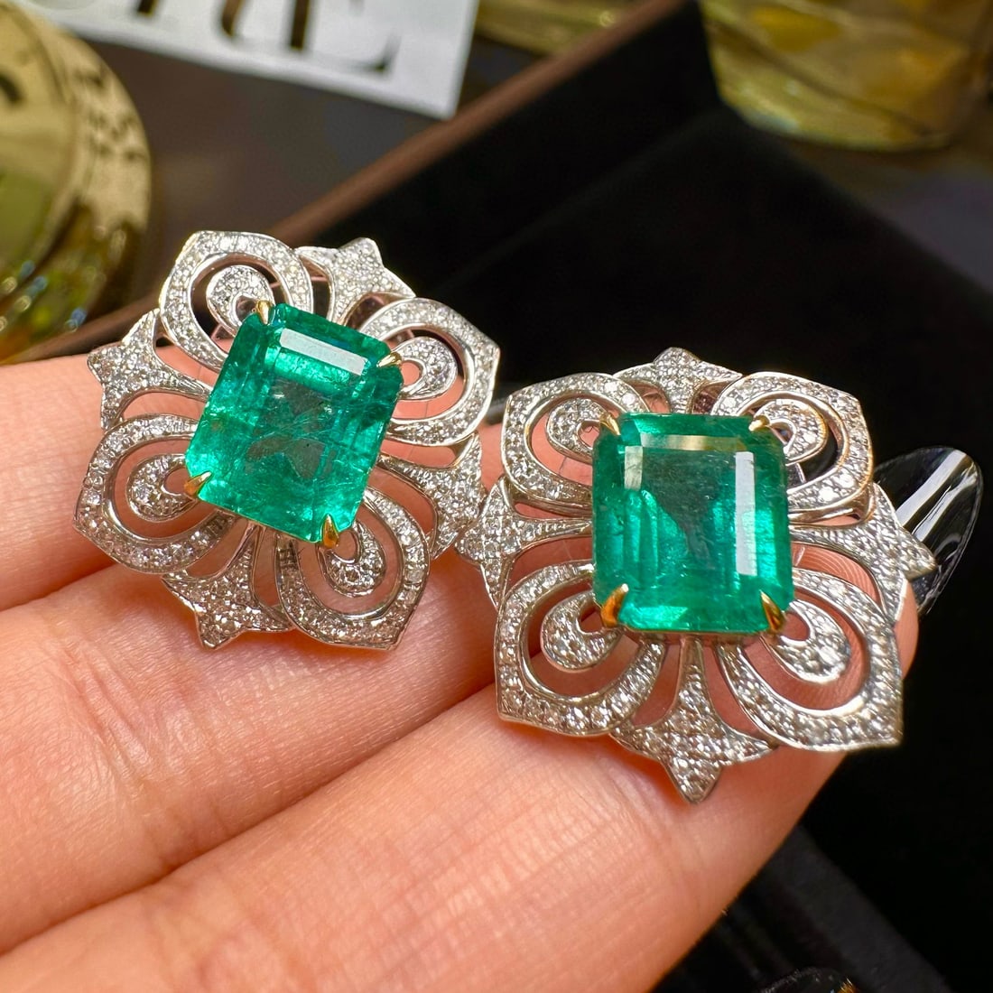 14k Gold 7.35 Ct Vivid Green Natural Emerald & Diamond Earrings: Ref:231064415 // gold content:14k gold // main gemstone:emerald // shape:octagonal // carat weight:7. 35ct // color:vivid green // treatment:natural // // adjacent gemstone 2 : diamond //