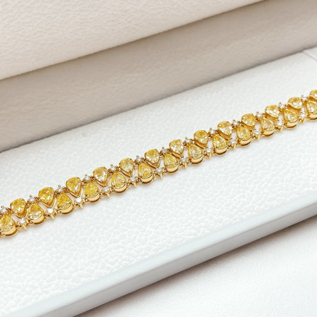 14k Gold 11.40 Ctw Natural Yellow Diamond & Diamond Bracelet: Ref:231064423 // gold content:14k gold // main gemstone:yellow diamond // shape:pear // carat weight:10. 31ct // color:yellow // treatment:natural // // adjacent gemstone 2 : diamond // shape:round //