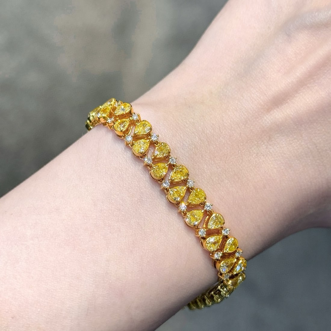 14k Gold 11.40 Ctw Natural Yellow Diamond & Diamond Bracelet - 3