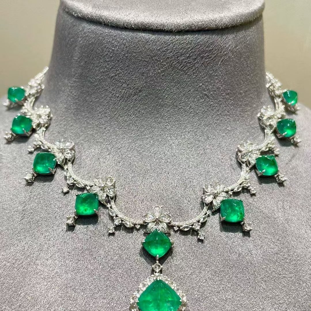 14k Gold 15.08 Ct Vivid Green Natural Emerald & Diamond & Sapphire Necklace: Ref:231065002 // gold content:14k gold // main gemstone:emerald // shape:sugar-loaf // carat weight:15. 08ct // color:vivid green // treatment:natural // // adjacent gemstone 2 : diamond //