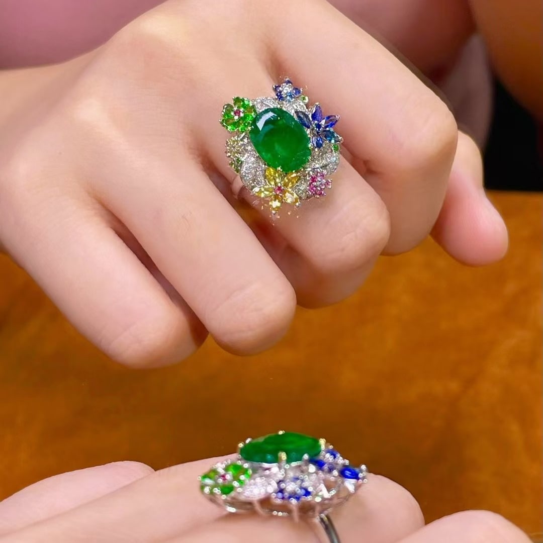 14k Gold 4.5 Ctw Vivid Green Natural Emerald & Sapphire & Tsavorite Ring: Ref:231065004 // gold content:14k gold // ring size:7. 25us // // main gemstone:emerald // shape:oval // carat weight:3ct // color:vivid green // treatment:natural // // adjacent gemstone 2 :