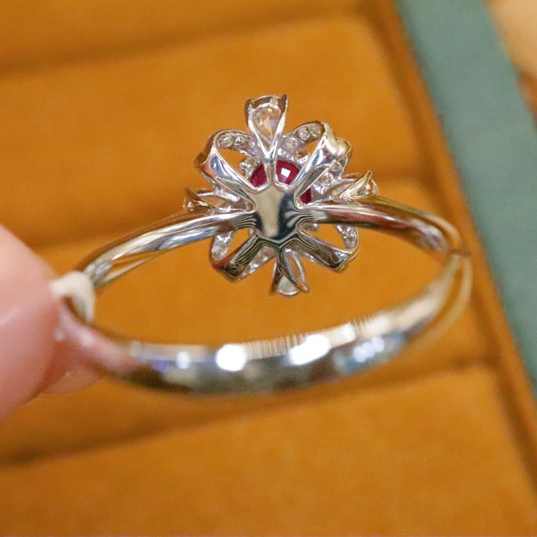 14k Gold 0.80 Ctw Natural Ruby & Diamond Ring - 4