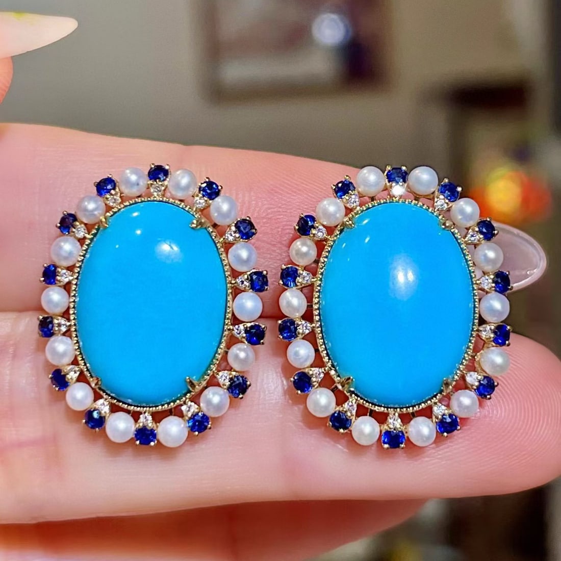 14k Gold 13.78 Ctw Natural Turquoise & Sapphire Earrings: Ref:231065015 // gold content:14k gold // main gemstone:turquoise // shape:oval // carat weight:13. 05ct // color:blue // treatment:natural // // adjacent gemstone 2 : sapphire // shape:round //