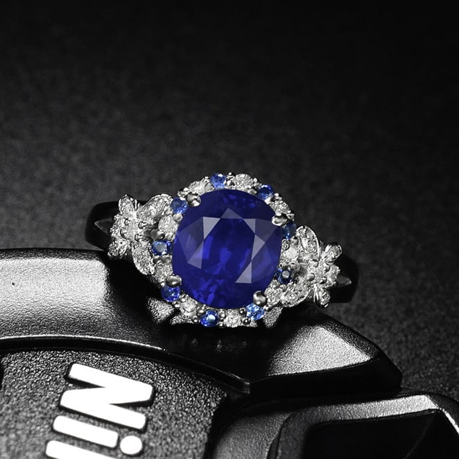 14k Gold 2.37 Ctw Natural Sapphire & Diamond Ring: Ref:231065070 // gold content:14k gold // ring size:7. 25us // // main gemstone:sapphire // shape:oval // carat weight:2. 12ct // color:blue // treatment:natural // // adjacent gemstone 2 :