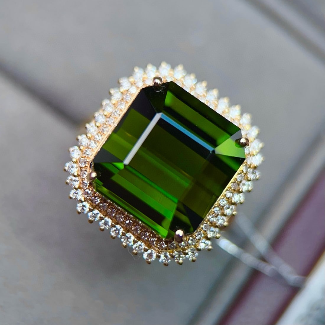 14k Gold 15.00 Ctw Natural Tourmaline & Diamond Ring: Ref:231065130 // gold content:14k gold // ring size:7. 25us // // main gemstone:tourmaline // shape:octagonal // carat weight:14. 45ct // color:green // treatment:natural // // adjacent gemstone 2 : d