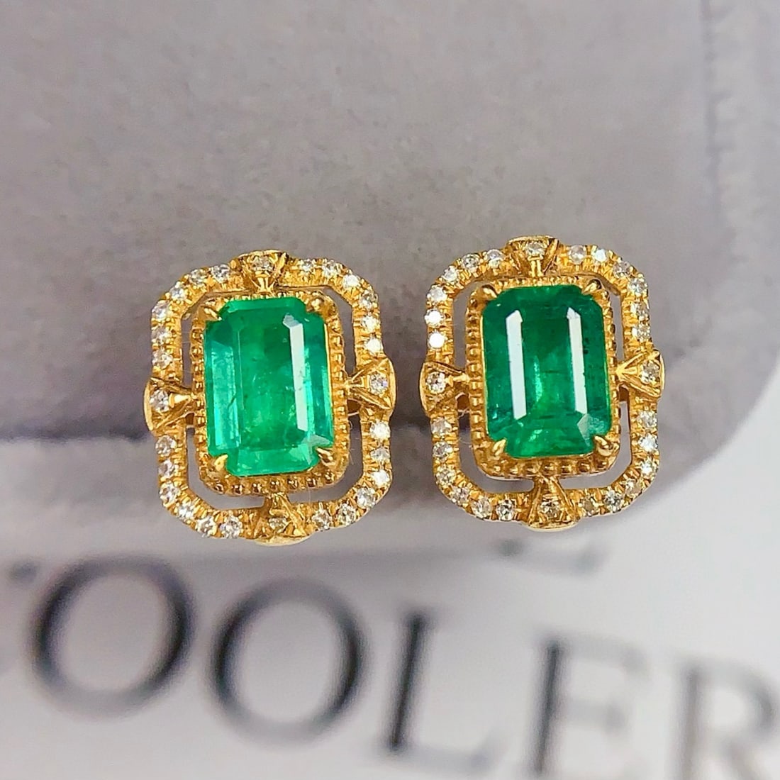 14k Gold 1.8 Ct Natural Emerald & Diamond Earrings: Ref:231065145 // gold content:14k gold // main gemstone:emerald // shape:octagonal // carat weight:1. 8ct // color:green // treatment:natural // // adjacent gemstone 2 : diamond // number of